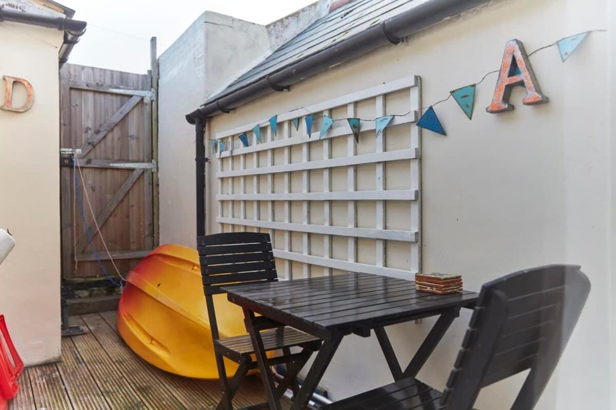 The Skiff Deal Exterior photo